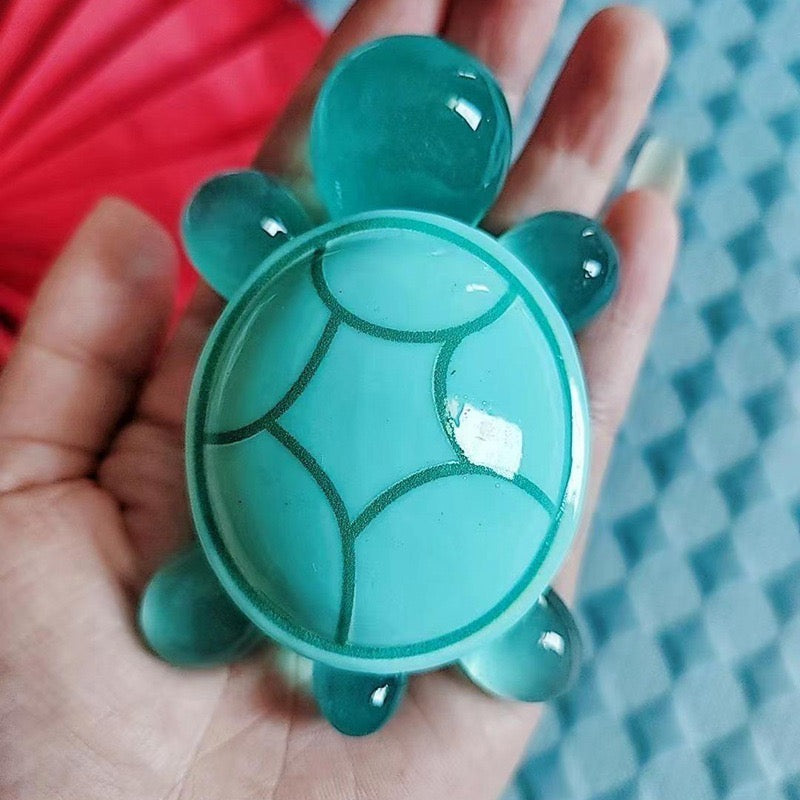 Luminous Giant Turtle（8.6cm*5.8cm）