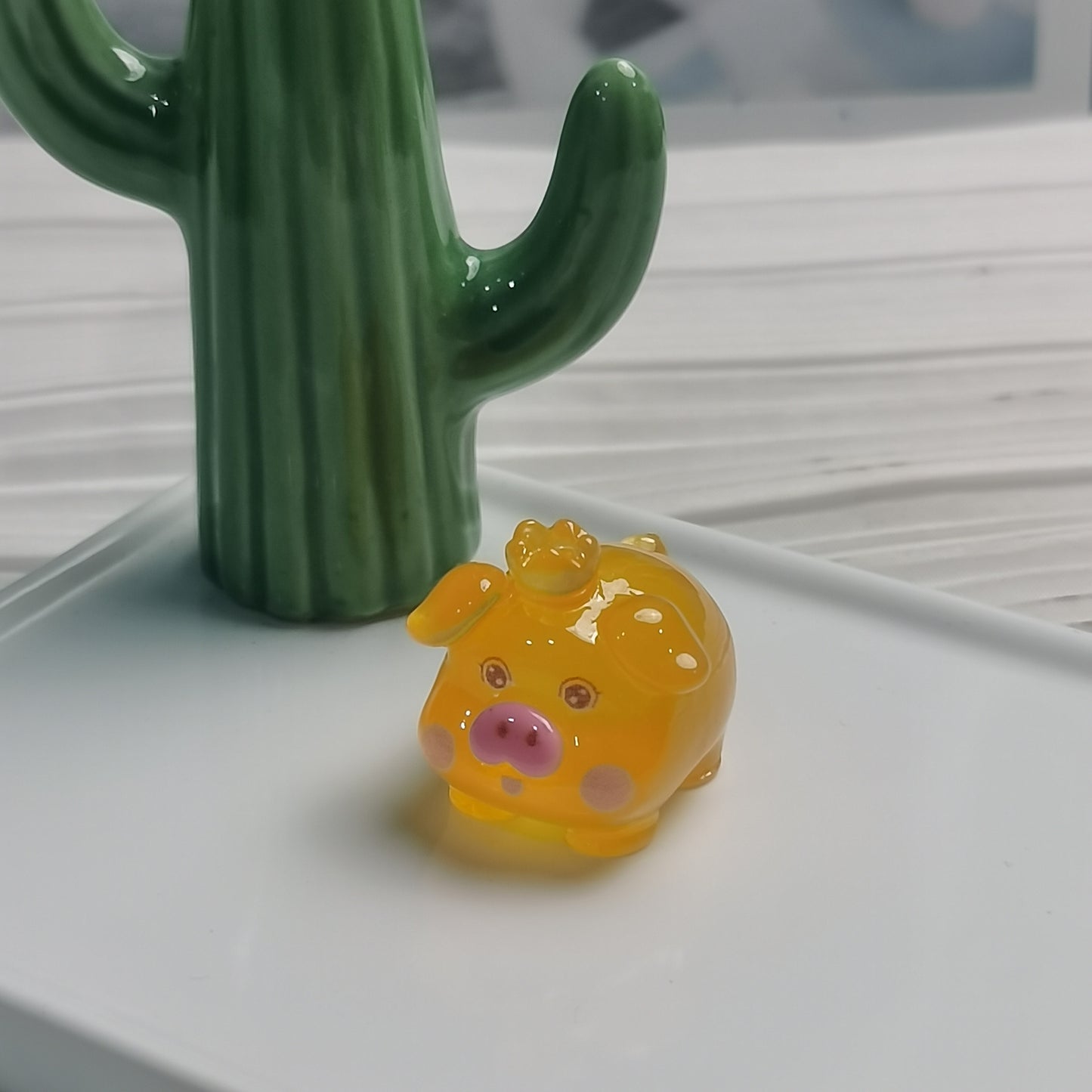 Luminous Crown Pig